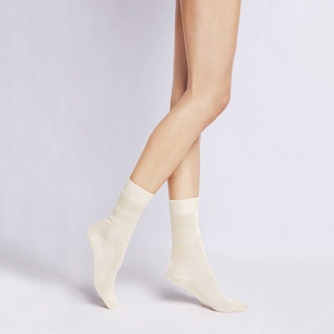 GLOSSY Ivory (Weiß) Seidig-glänzende Socken - KUNERT
